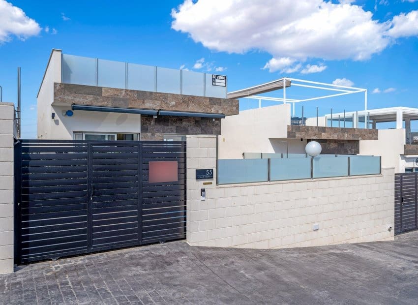 4 chambre Villa/Maison à vendre à Villamartin avec piscine - 449 000 € (Ref: 8913603)