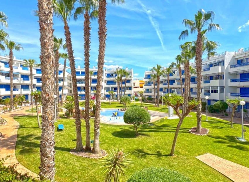 2 slaapkamer Appartement te koop in Orihuela Costa met zwembad - € 182.000 (Ref: 8939209)