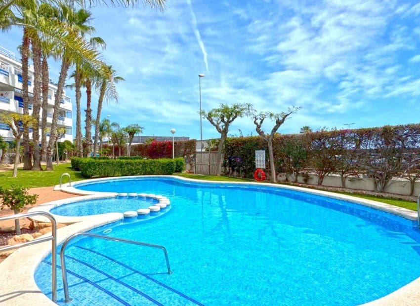 2 slaapkamer Appartement te koop in Orihuela Costa met zwembad - € 182.000 (Ref: 8939209)