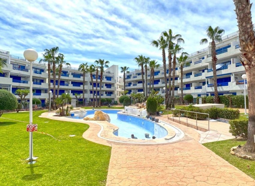 2 slaapkamer Appartement te koop in Orihuela Costa met zwembad - € 182.000 (Ref: 8939209)