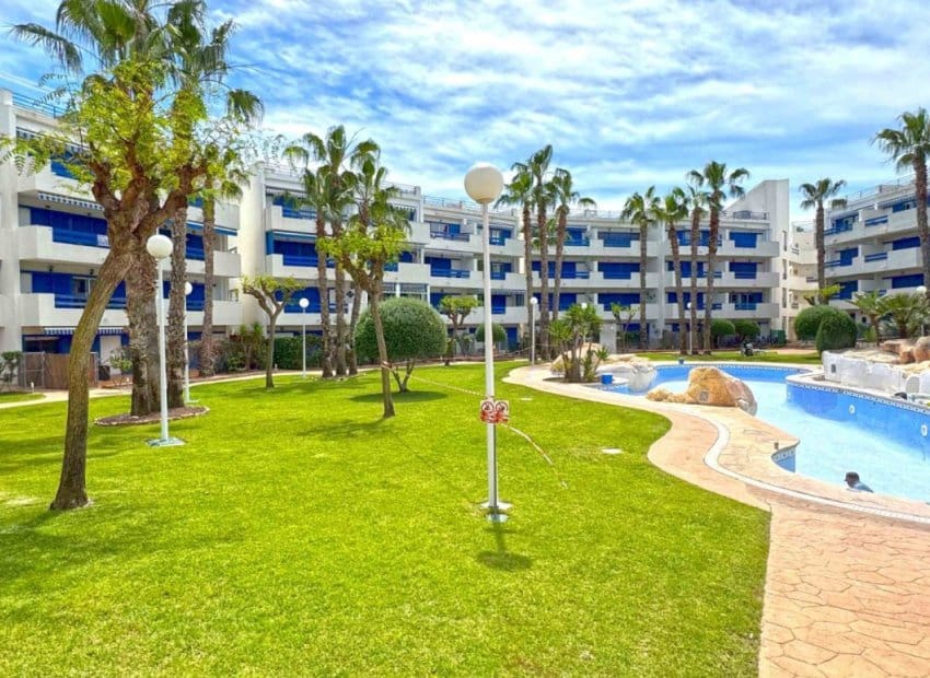 2 slaapkamer Appartement te koop in Orihuela Costa met zwembad - € 182.000 (Ref: 8939209)