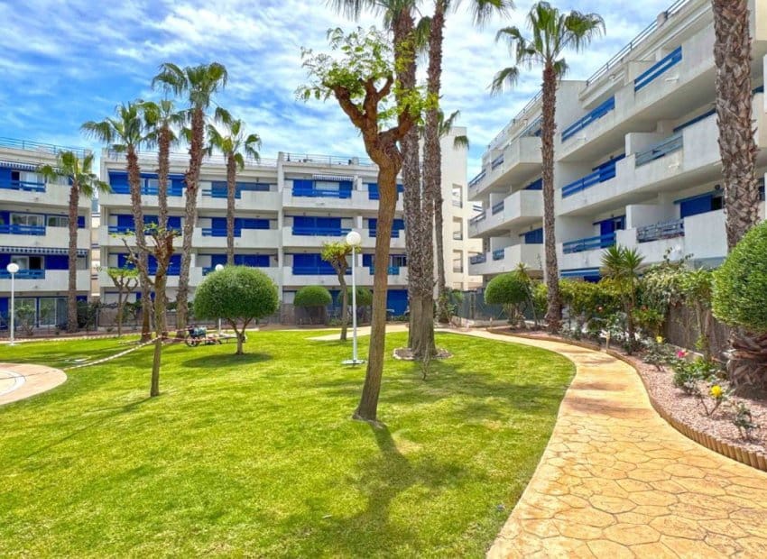 2 slaapkamer Appartement te koop in Orihuela Costa met zwembad - € 182.000 (Ref: 8939209)