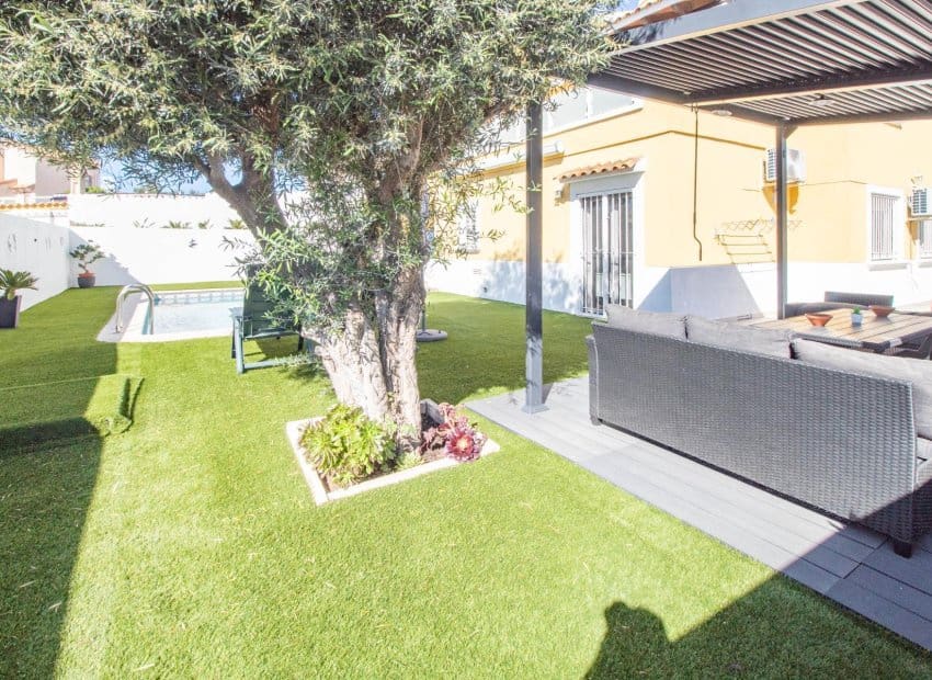 3 sypialnia Willa na sprzedaż w San Miguel de Salinas z basenem - 425 000 € (Ref: 8941765)