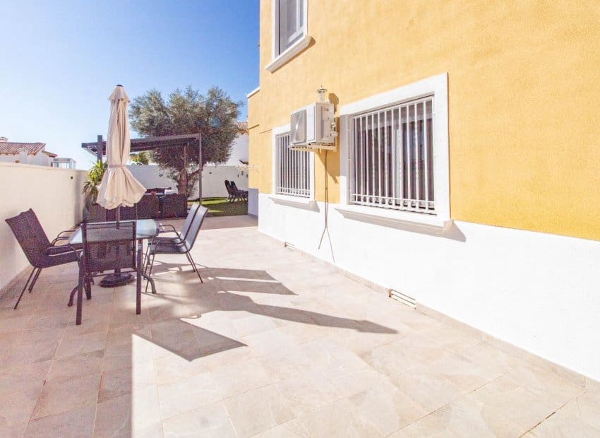 3 sypialnia Willa na sprzedaż w San Miguel de Salinas z basenem - 425 000 € (Ref: 8941765)