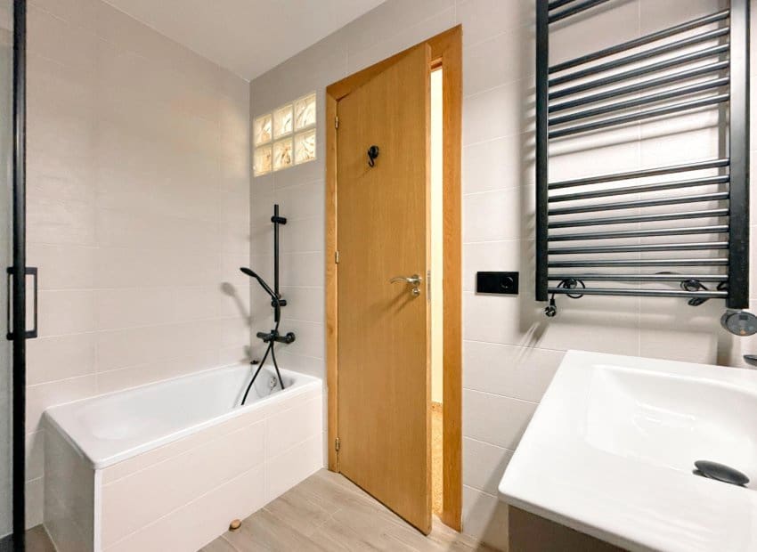 3 bedroom Beach Apartment for sale in Torrevieja - € 250,000 (Ref: 8947418)