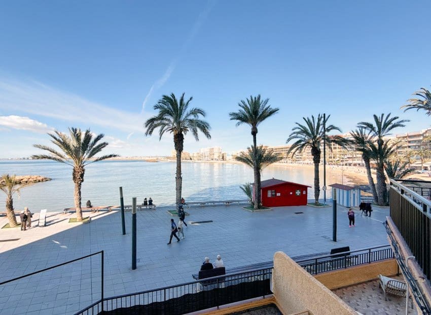 3 bedroom Beach Apartment for sale in Torrevieja - € 250,000 (Ref: 8947418)