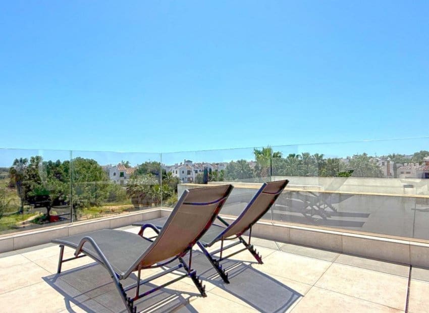 4 Zimmer Villa zu verkaufen in Villamartin mit Pool - 569.000 € (Ref: 8953095)