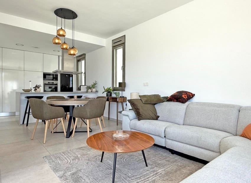 4 Zimmer Villa zu verkaufen in Villamartin mit Pool - 569.000 € (Ref: 8953095)