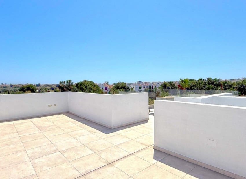 4 Zimmer Villa zu verkaufen in Villamartin mit Pool - 569.000 € (Ref: 8953095)