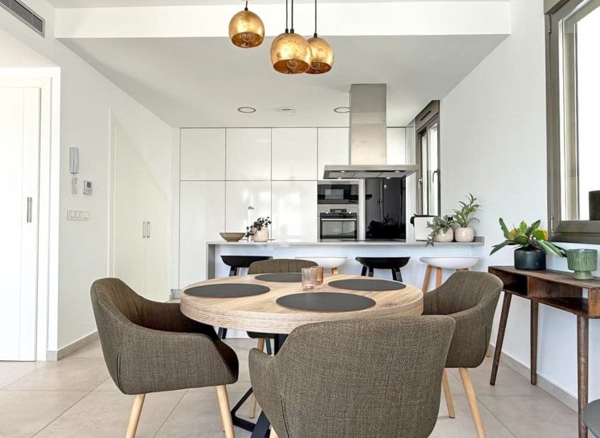 4 Zimmer Villa zu verkaufen in Villamartin mit Pool - 569.000 € (Ref: 8953095)