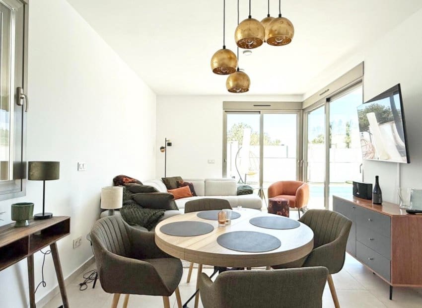 4 Zimmer Villa zu verkaufen in Villamartin mit Pool - 569.000 € (Ref: 8953095)