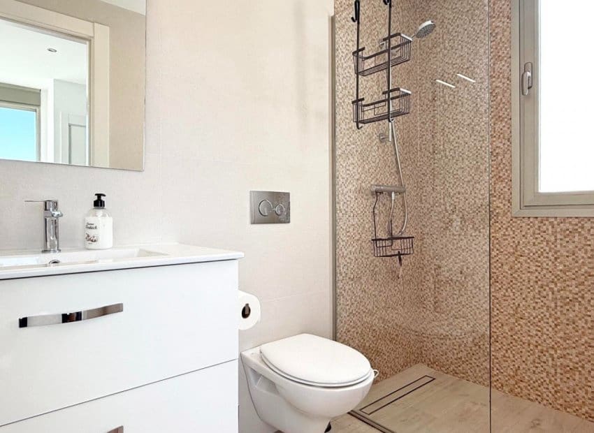 4 Zimmer Villa zu verkaufen in Villamartin mit Pool - 569.000 € (Ref: 8953095)