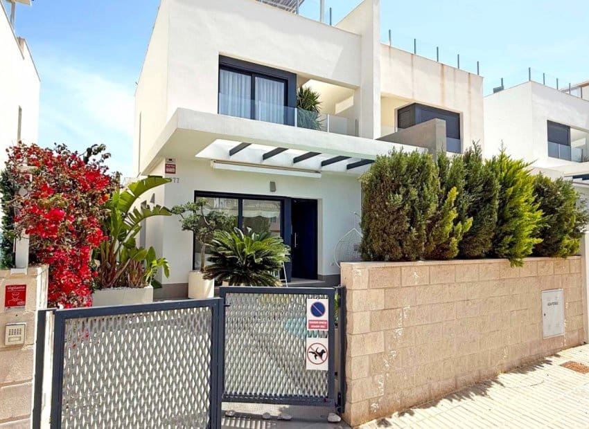 3 soverom Hus til salgs i Villamartin med svømmebasseng - € 369 900 (Ref: 8967252)