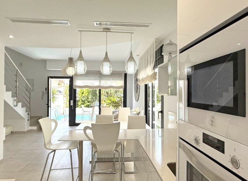 3 soverom Hus til salgs i Villamartin med svømmebasseng - € 369 900 (Ref: 8967252)