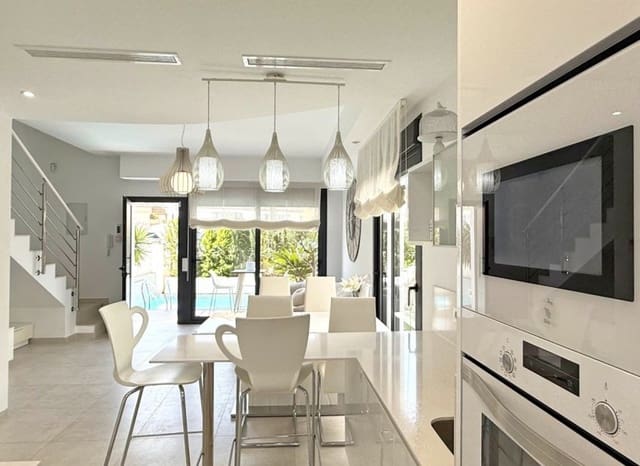 3 slaapkamer Huis te koop in Villamartin, Orihuela met zwembad - € 369.900 (Ref: 8967252)