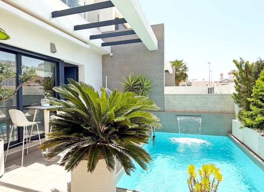 3 soverom Hus til salgs i Villamartin med svømmebasseng - € 369 900 (Ref: 8967252)