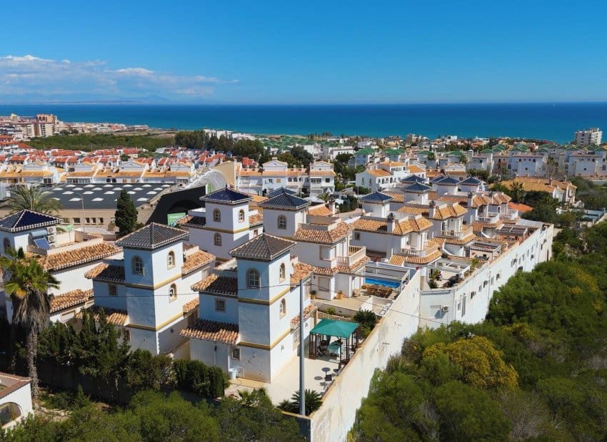 3 bedroom Villa for sale in La Mata - € 450,000 (Ref: 8969163)