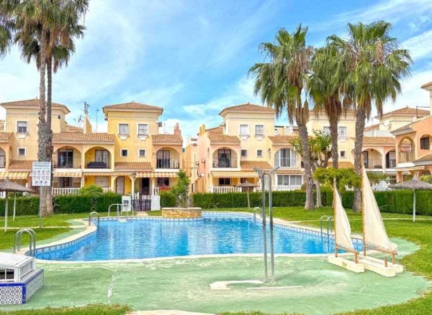 3 bedroom Townhouse for sale in Orihuela Costa with pool - € 199,000 (Ref: 8971507)
