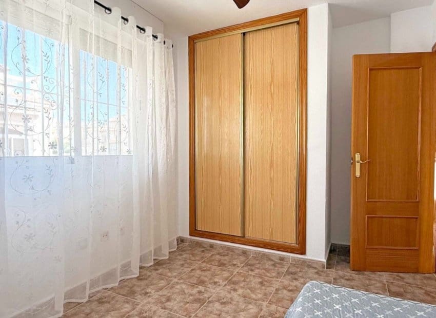 3 soveværelse Semi-Rækkehus til salg i Orihuela Costa med swimmingpool - € 189.000 (Ref: 8973282)