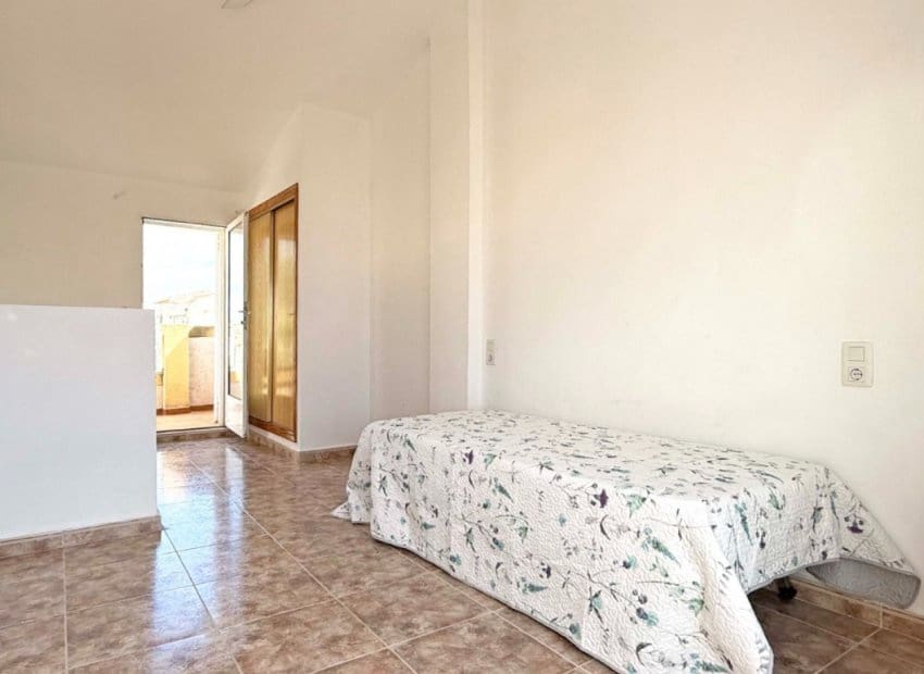 3 soveværelse Semi-Rækkehus til salg i Orihuela Costa med swimmingpool - € 189.000 (Ref: 8973282)