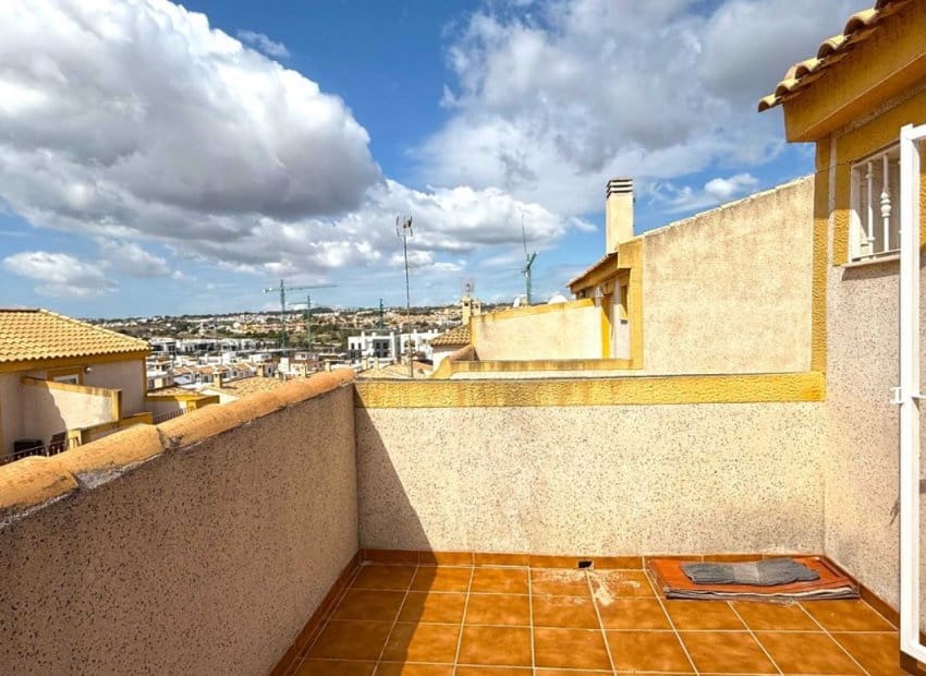 3 soveværelse Semi-Rækkehus til salg i Orihuela Costa med swimmingpool - € 189.000 (Ref: 8973282)