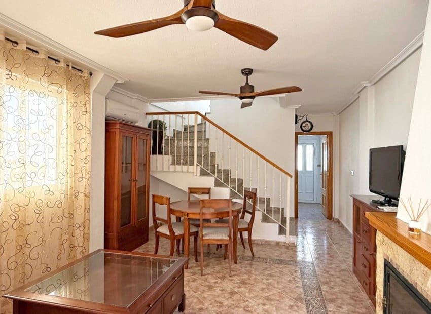 3 soveværelse Semi-Rækkehus til salg i Orihuela Costa med swimmingpool - € 189.000 (Ref: 8973282)