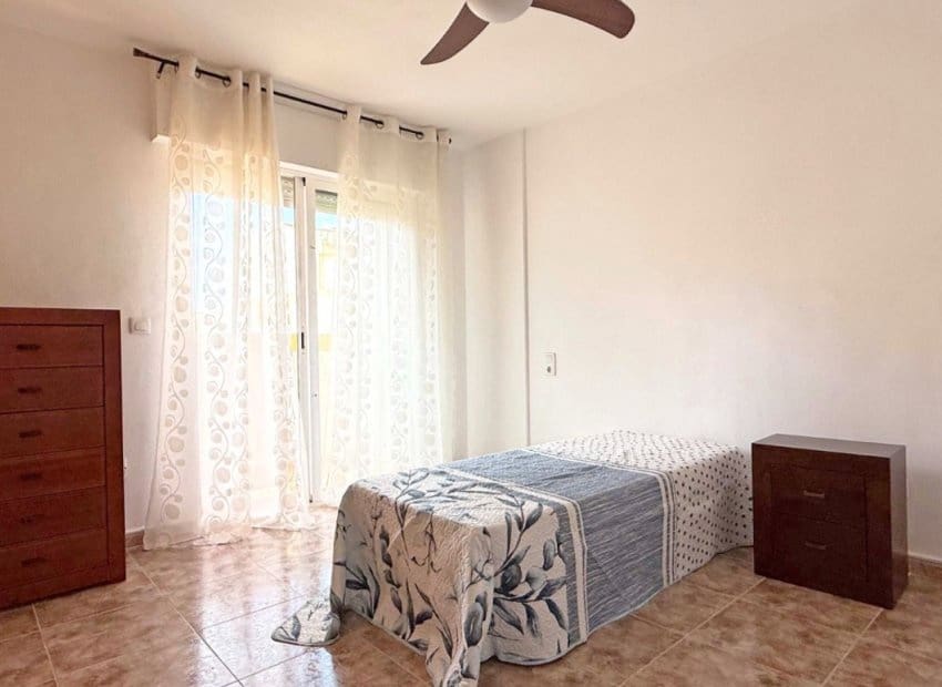 3 soveværelse Semi-Rækkehus til salg i Orihuela Costa med swimmingpool - € 189.000 (Ref: 8973282)