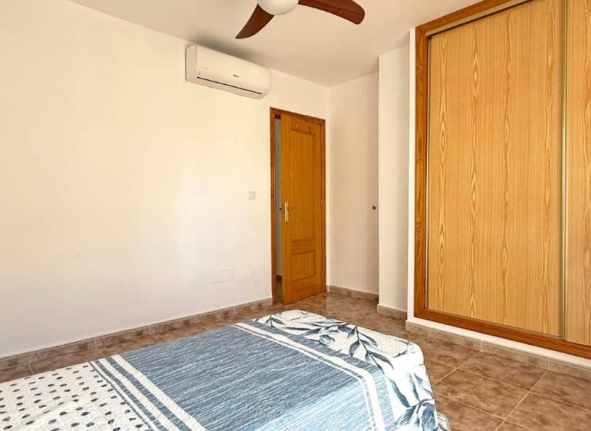 3 soveværelse Semi-Rækkehus til salg i Orihuela Costa med swimmingpool - € 189.000 (Ref: 8973282)