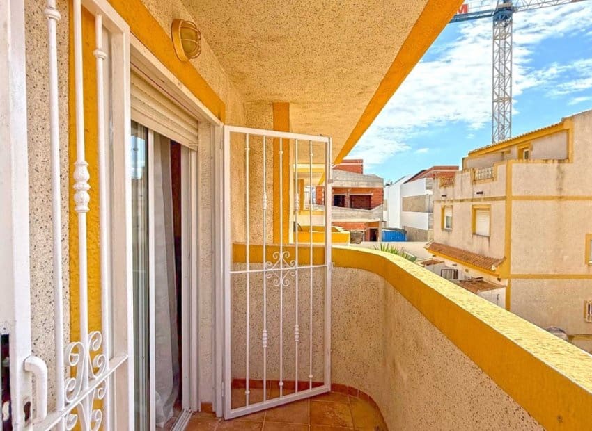 3 soveværelse Semi-Rækkehus til salg i Orihuela Costa med swimmingpool - € 189.000 (Ref: 8973282)