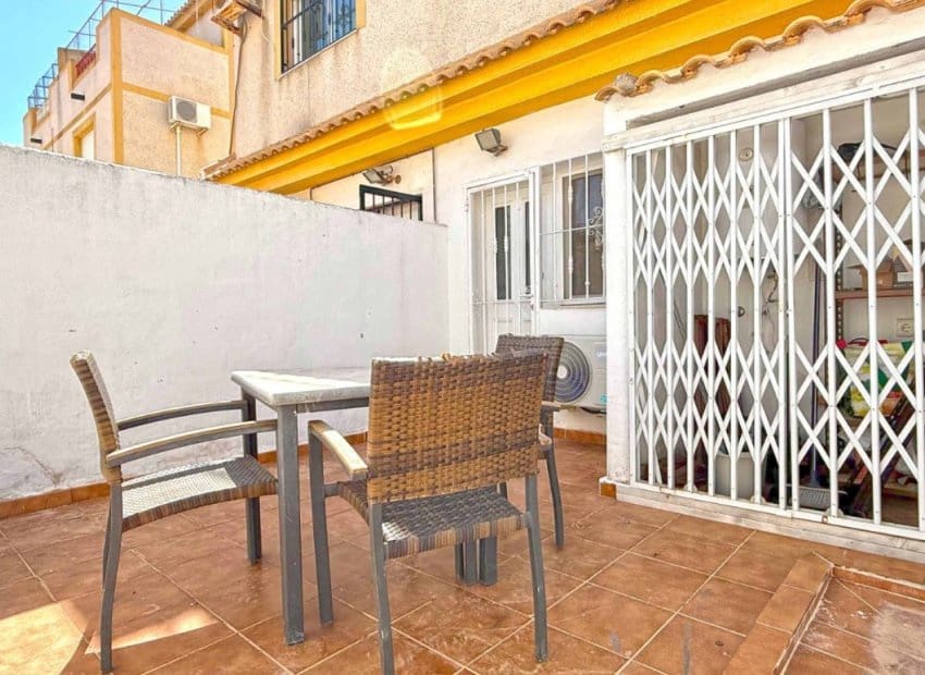 3 soveværelse Semi-Rækkehus til salg i Orihuela Costa med swimmingpool - € 189.000 (Ref: 8973282)