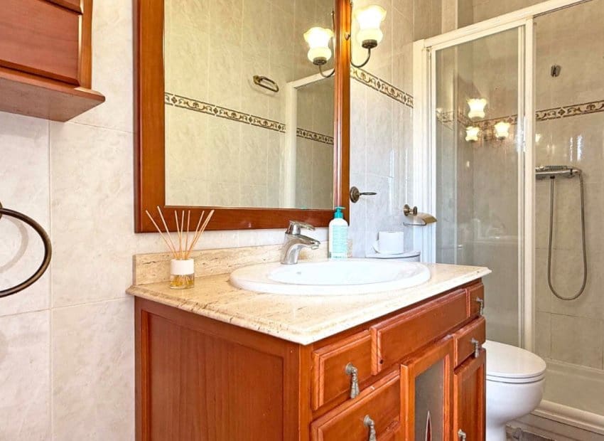 3 soveværelse Semi-Rækkehus til salg i Orihuela Costa med swimmingpool - € 189.000 (Ref: 8973282)