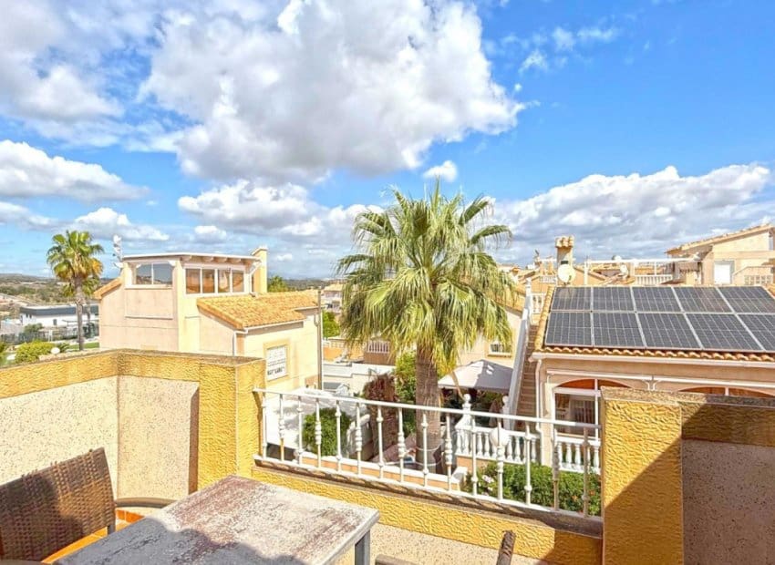 3 soveværelse Semi-Rækkehus til salg i Orihuela Costa med swimmingpool - € 189.000 (Ref: 8973282)