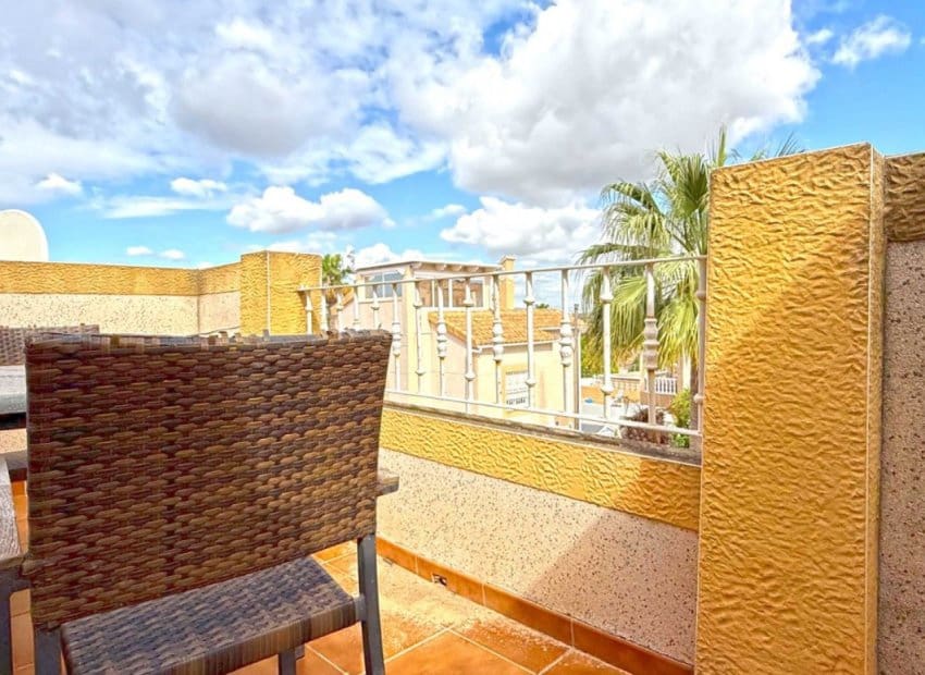 3 soveværelse Semi-Rækkehus til salg i Orihuela Costa med swimmingpool - € 189.000 (Ref: 8973282)