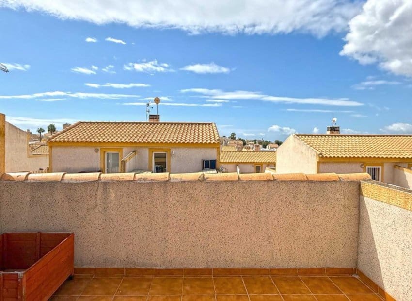 3 soveværelse Semi-Rækkehus til salg i Orihuela Costa med swimmingpool - € 189.000 (Ref: 8973282)