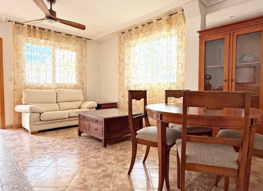 3 soveværelse Semi-Rækkehus til salg i Orihuela Costa med swimmingpool - € 189.000 (Ref: 8973282)