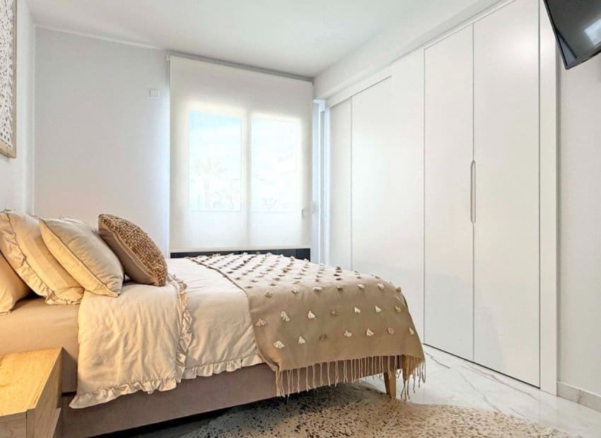 2 soveværelse Lejlighed til salg i Orihuela Costa med swimmingpool - € 239.000 (Ref: 8977410)