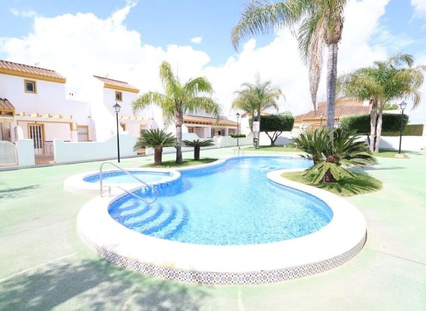 2 bedroom Townhouse for sale in Torre de la Horadada with pool - € 234,900 (Ref: 8981736)