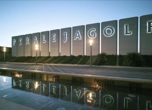 2 soveværelse Villa til salg i La Peraleja Golf Resort, Murcia by med swimmingpool - € 300.000 (Ref: 8983025)