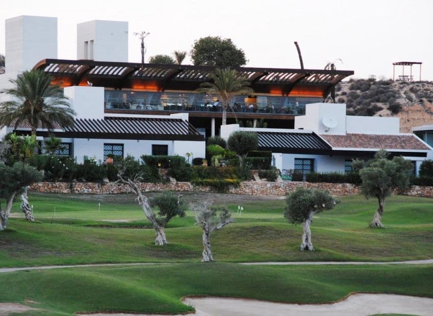 2 soveværelse Villa til salg i La Peraleja Golf Resort med swimmingpool - € 300.000 (Ref: 8983025)