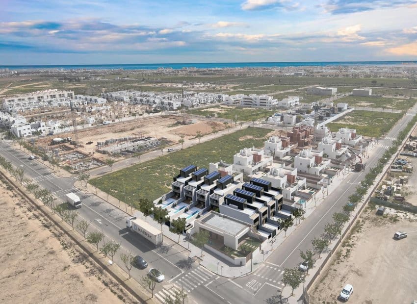 Casa de 3 habitaciones en Pilar de la Horadada en venta con piscina - 385.000 € (Ref: 8993063)