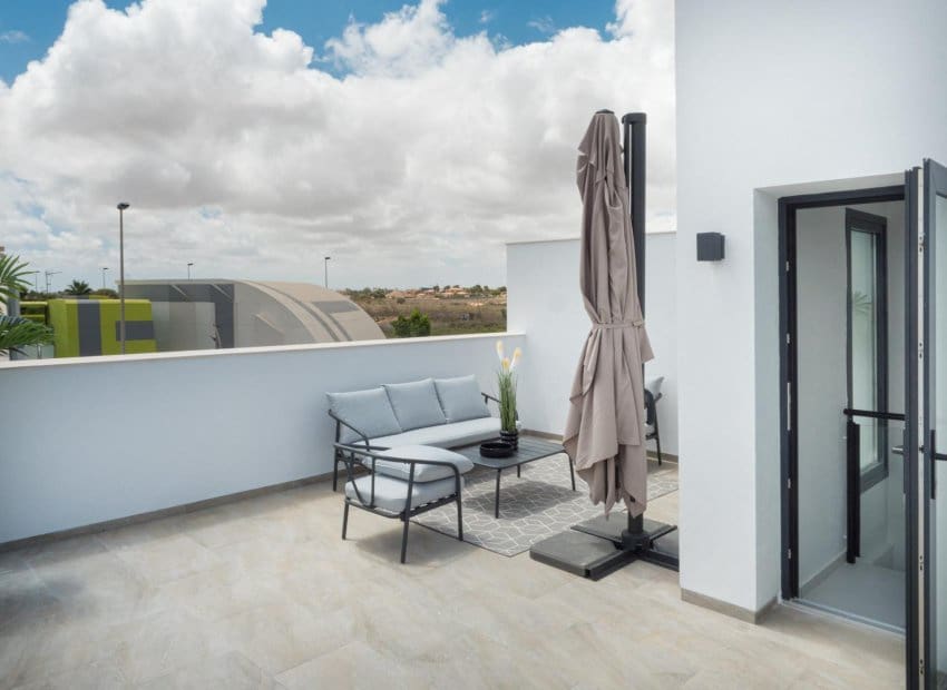 3 soveværelse Villa til salg i San Pedro del Pinatar med swimmingpool - € 465.000 (Ref: 9006248)