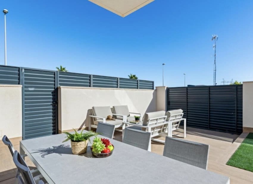 Chalet de 3 habitaciones en San Miguel de Salinas en venta con piscina - 355.000 € (Ref: 9006249)