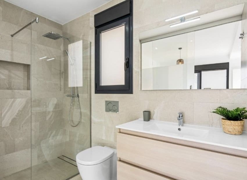 Chalet de 3 habitaciones en San Miguel de Salinas en venta con piscina - 355.000 € (Ref: 9006249)