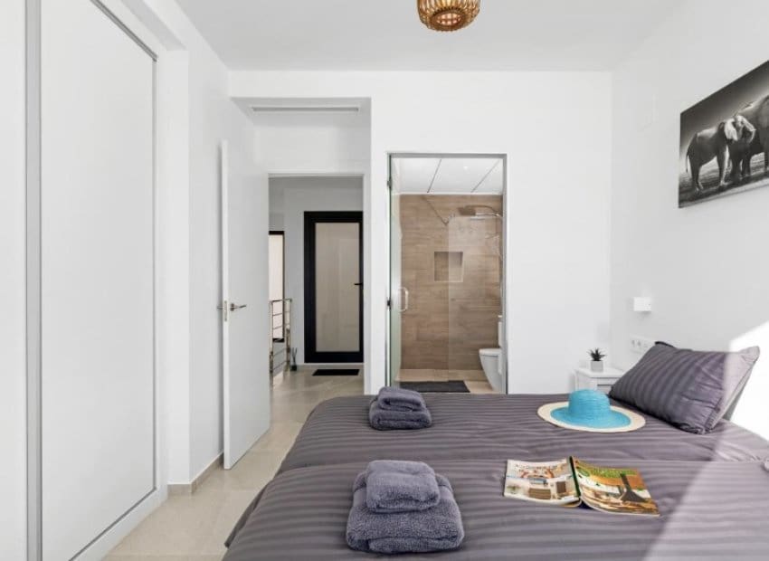 Chalet de 3 habitaciones en San Miguel de Salinas en venta con piscina - 355.000 € (Ref: 9006249)