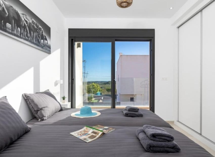 Chalet de 3 habitaciones en San Miguel de Salinas en venta con piscina - 355.000 € (Ref: 9006249)