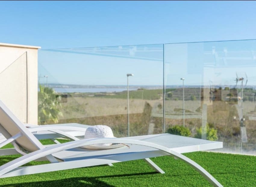 Chalet de 3 habitaciones en San Miguel de Salinas en venta con piscina - 355.000 € (Ref: 9006249)