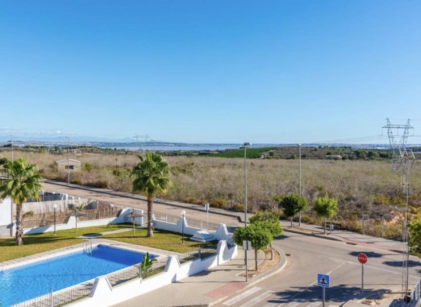 Chalet de 3 habitaciones en San Miguel de Salinas en venta con piscina - 355.000 € (Ref: 9006249)