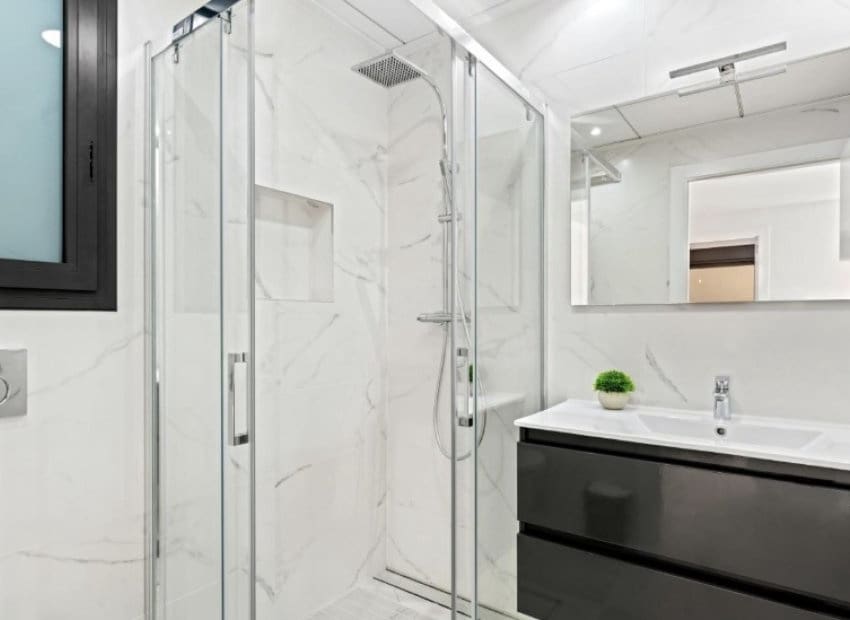 Chalet de 3 habitaciones en San Miguel de Salinas en venta con piscina - 355.000 € (Ref: 9006249)