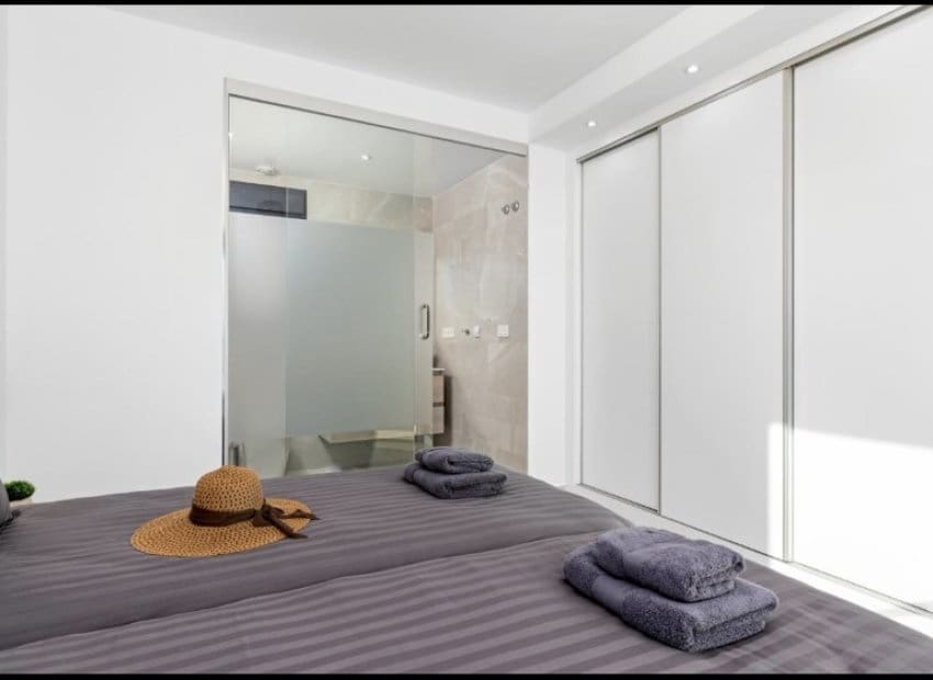 Chalet de 3 habitaciones en San Miguel de Salinas en venta con piscina - 355.000 € (Ref: 9006249)