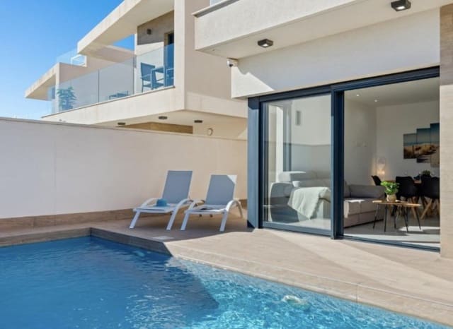 Chalet de 3 habitaciones en San Miguel de Salinas en venta con piscina - 355.000 € (Ref: 9006249)